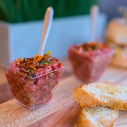 b. Bouchée - Tartare de filet mignon en verrine