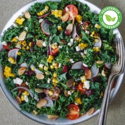 c. Salades: Kale, quinoa, pommes et canneberges