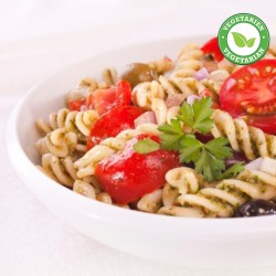 c. Salades: Salade de fusillis, pesto, feta, tomates cerises