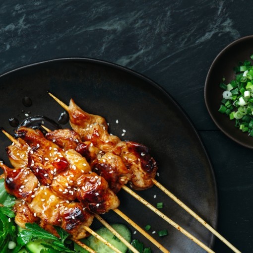 b. Bouchée: Brochettes au filet mignon teriyaki et sauce satay