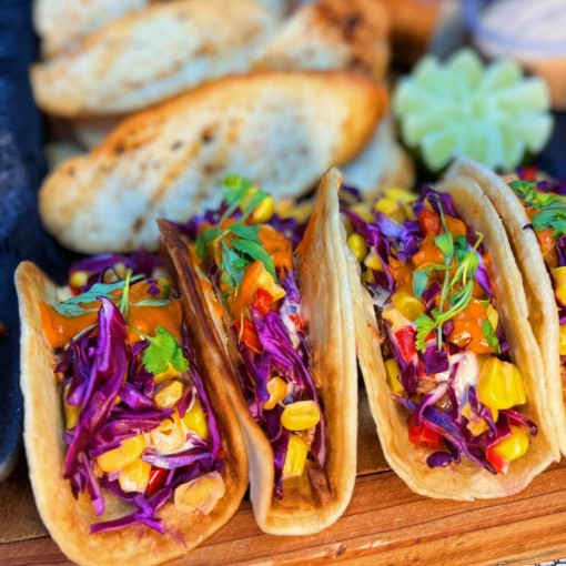 B. Bouchée: Tacos Muscles Effilochés et leur Jus Ensanglanté