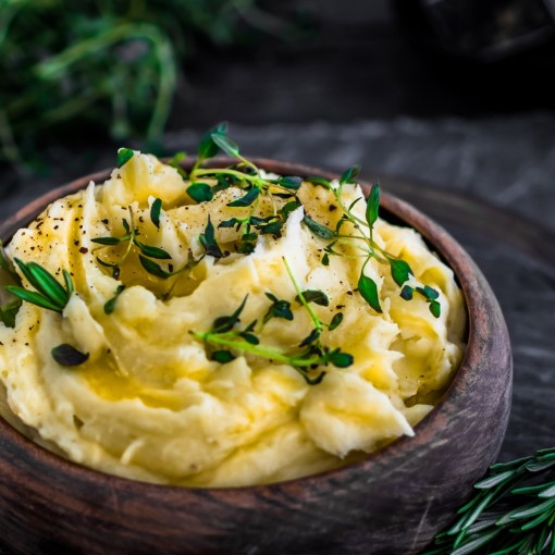 b. Bouchée: Tapas parmentier au canard confit